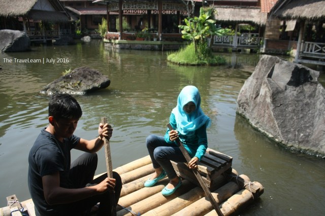 Akhirnya berani gethekan juga setelah omnya (gue) turun tangan