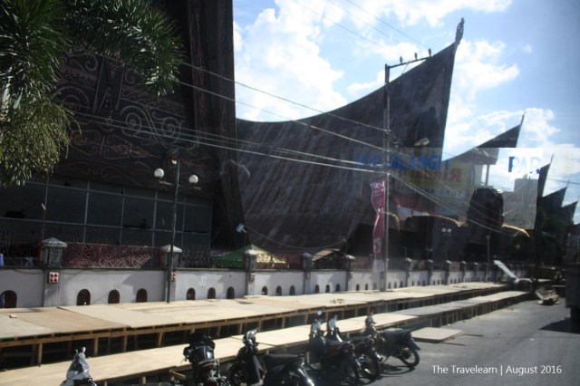 Melalui Pasar Onan Balerong, Balige