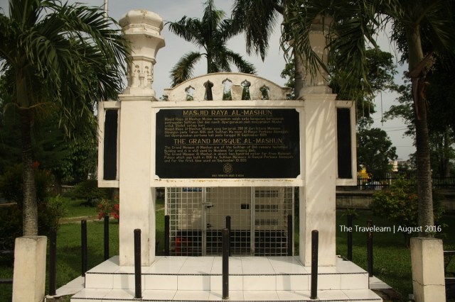 Masjid Raya Medan ini dibangun oleh Sultan Ma'mum Al-Rasyid Perkasa Alam, Kesultanan Deli