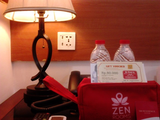 Udah dapet kamar murah dan nyaman, eh dikasih toiletries bag dan voucher makan dari Zen Rooms!