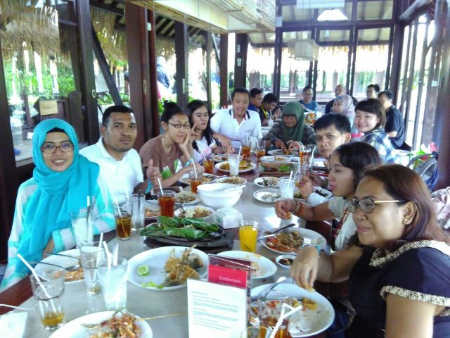 Laper sih, tapi foto dulu bisa kali