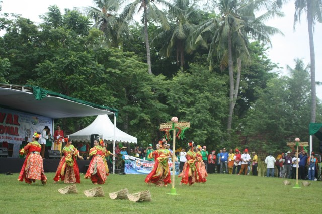 Penampilan pembuka Pesta Olahraga Tradisional dari Jakarta