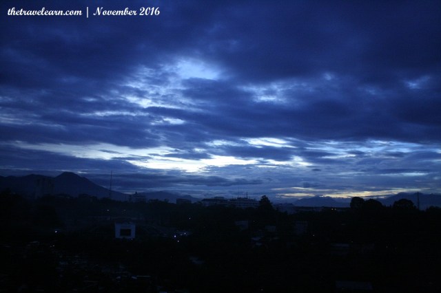 Menyongsong pagi di atap Hotel Grand Tjokro Bandung