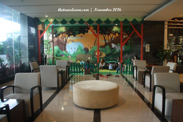 sudut bermain anak di lobi Main Tower