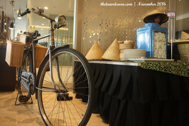 Sepeda Onthel dan mbak-mbak jamu sekaligus teteh karedok