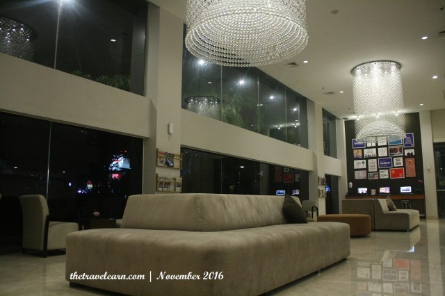 Seating Area di North Tower Hotel Grand Tjokro Bandung