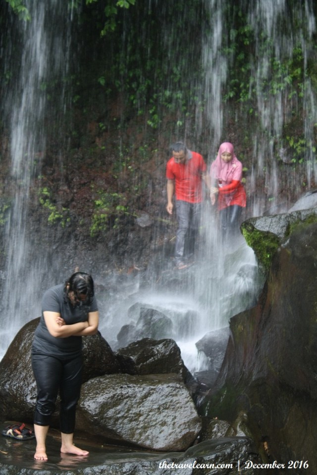 Bisa nggak kalian nggak mesra-mesraan di sini? Aku ndak kuat liatnya :(