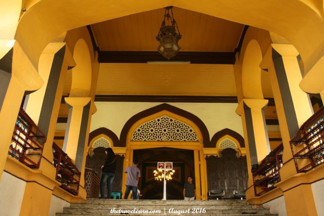 Memasuki Bangunan Utama Istana Maimun, Medan