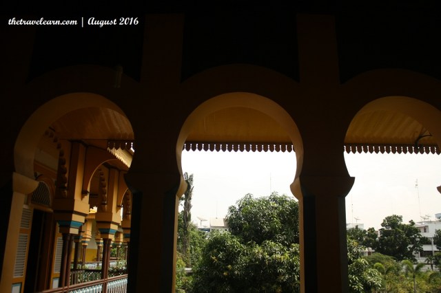 Lengkungan di Balkon dan Lorong Istana Maimun