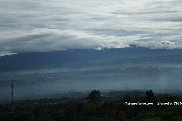 Kabut dan Awan yang Menyempurnakan Lukisan Alam