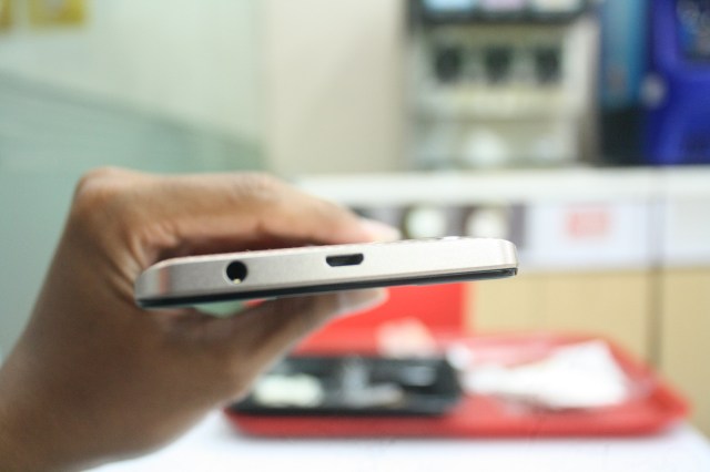 Tampak atas Infinix Hot 3 LTE