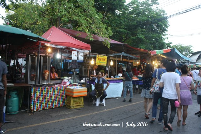 Chatuchak Weekend Market jelang petang