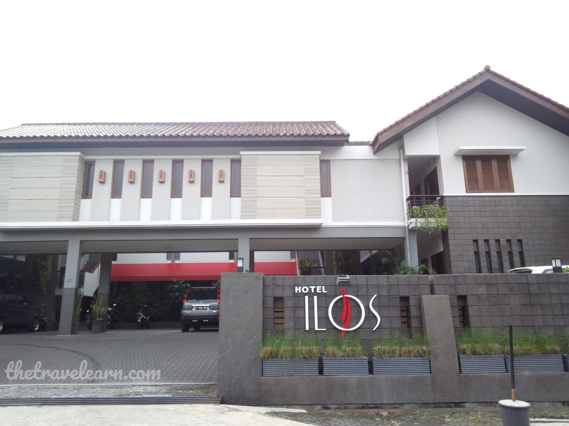 Hotel Ilos, Penginapan Murah Dekat Tol Pasteur, Stasiun, dan Bandara